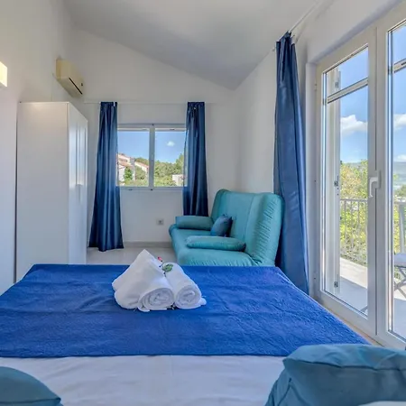 Seaside Getaway With Patio Dom wakacyjny
