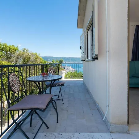 Seaside Getaway With Patio *